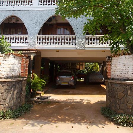 Yoho Ivory Inn Dehiwala-Mount Lavinia Exterior photo